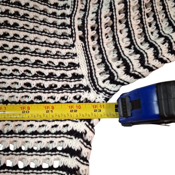 "OLD NAVY" Sz.M  Like brand new Open-Stitch Black and White Crew Neck Sweater - Picture 8 of 11